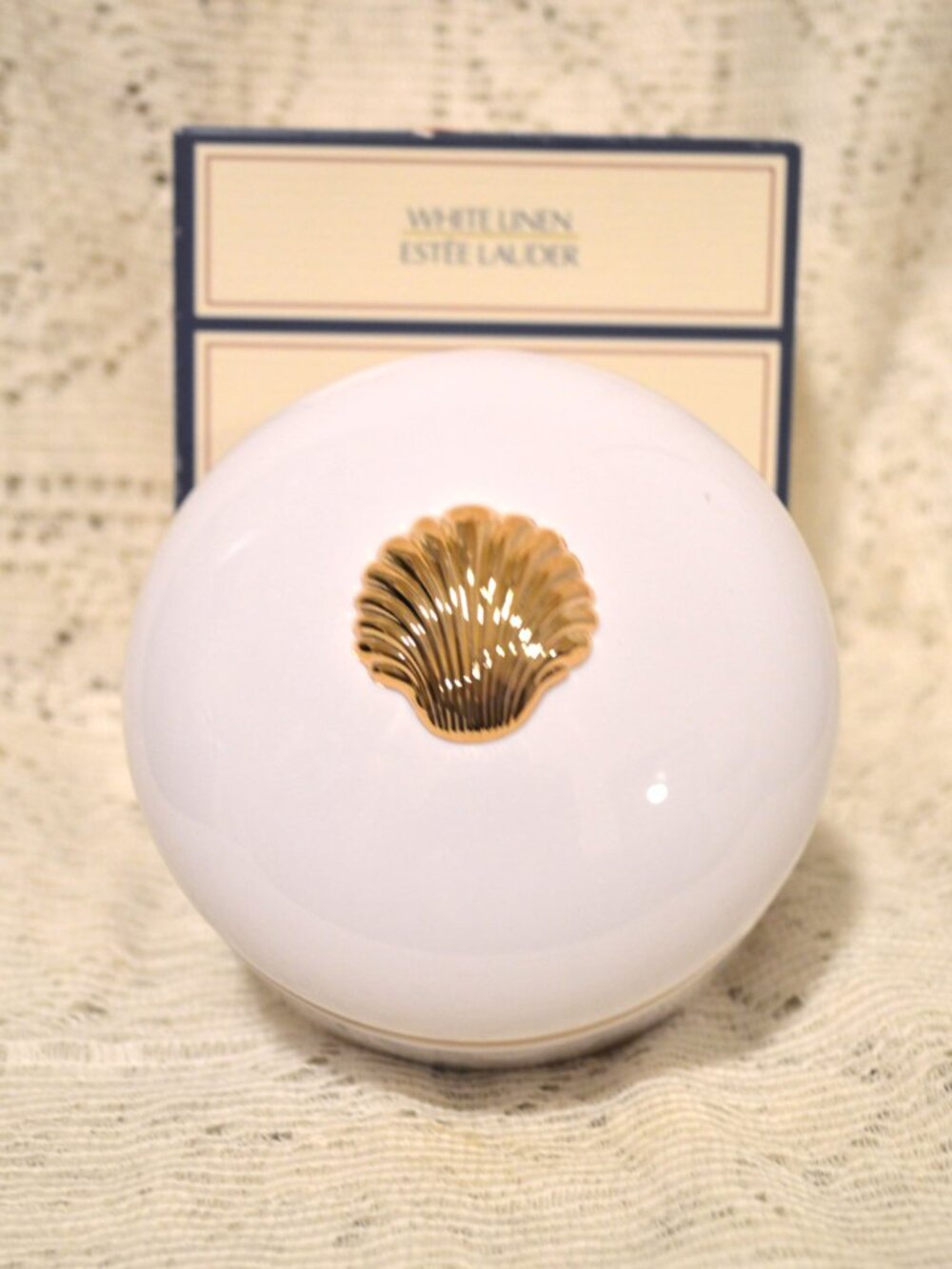 New Estee Lauder White Linen Body Powder